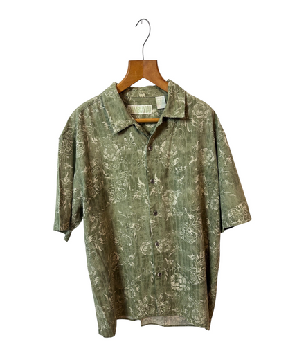 Black graphic t-shirt featuring a vibrant multicolor print inspired by cinco de maya of Riviera Maya, Mexico.

Brand: Ri