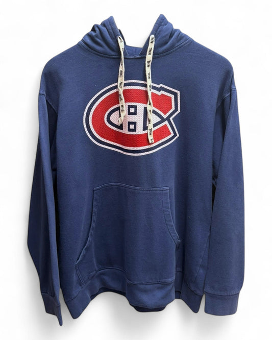 DESCRIPTION

This authentic Canadiens vintage CHL hoodie comes in washed-out blue, midweight cotton, bold centre chest l