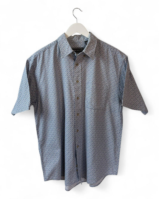 DESCRIPTION

Short-sleeve David Taylor vintage shirt with a subtle blue-on-grey geometric micro-print ‚  almost like pixe