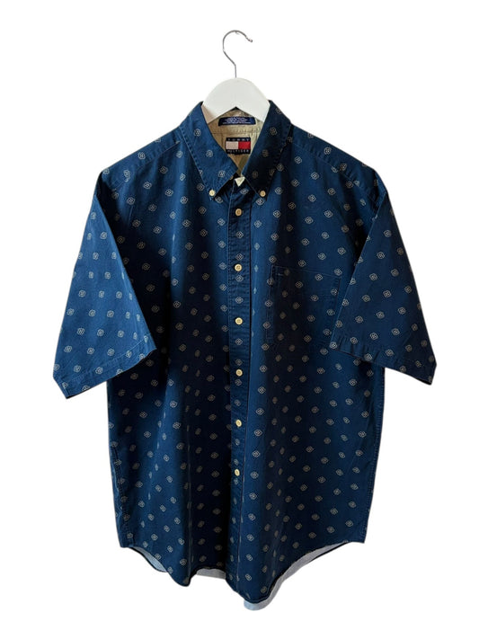 DESCRIPTION

Classic 90s Tommy Hilfiger button-up shirt in soft cotton, finished with crisp white polka dots